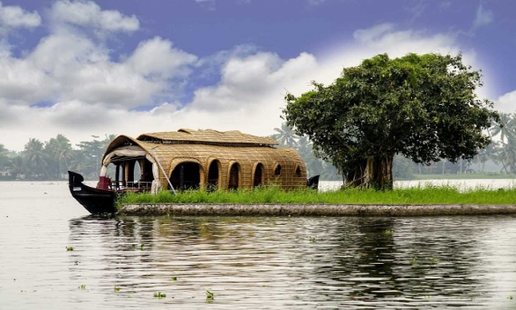 Which Is The Better Backwater Destination Arakom Or Alleppey Kerala Is One Of The Few Places In World You Should Visit At Least Once Your Lifetime For Exclusive Unique Experiences There Arrives A Question As