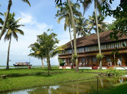 Thekkady Kumarakom Marari Tour Package